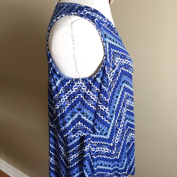 Bobeau Cold shoulder top - Picture 2 of 3